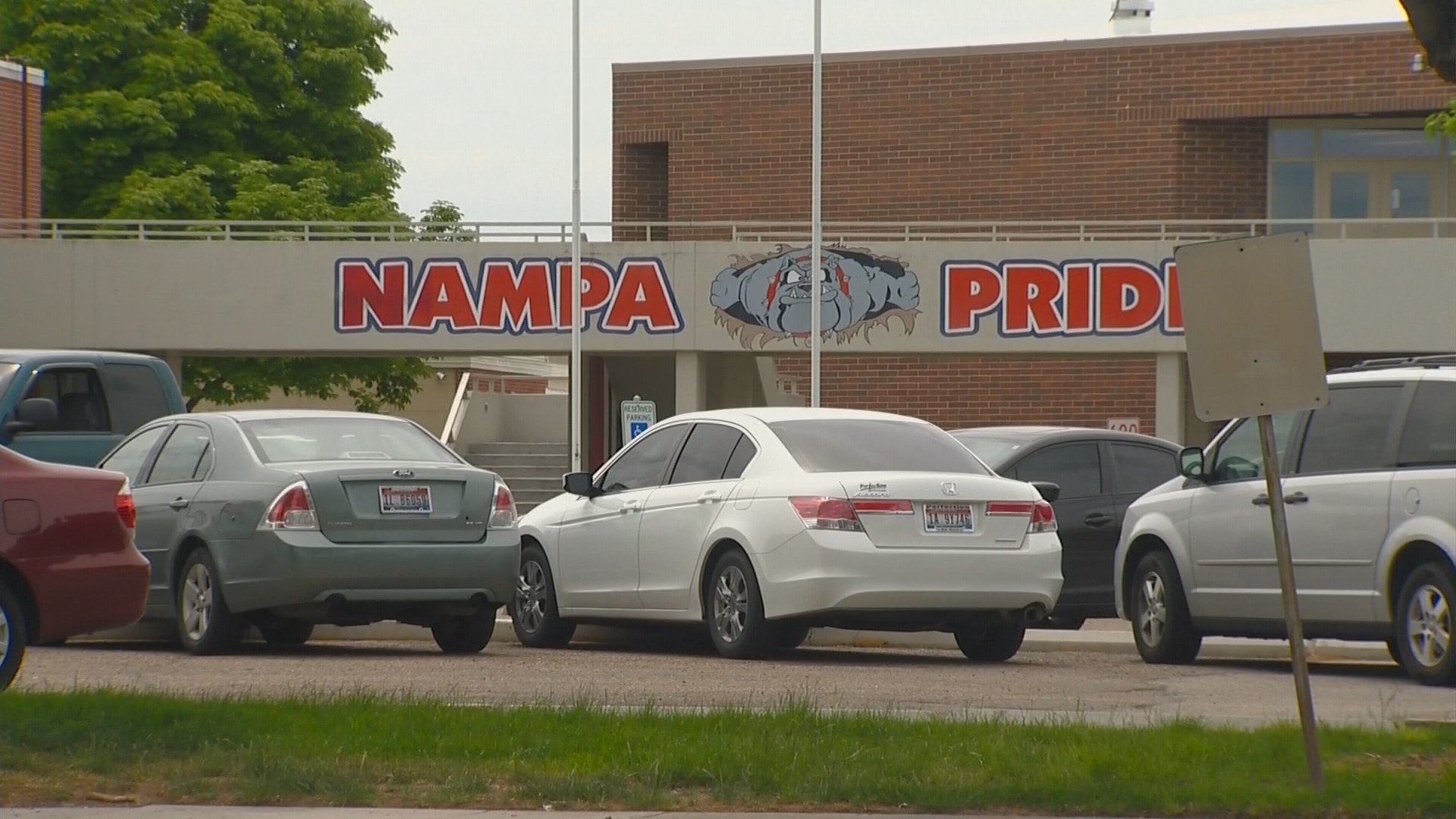 police-investigating-altercation-between-teacher-and-student-at-nampa-high-ktvb